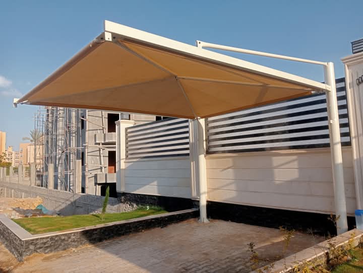 هيكل مظلة قيد الإنشاء